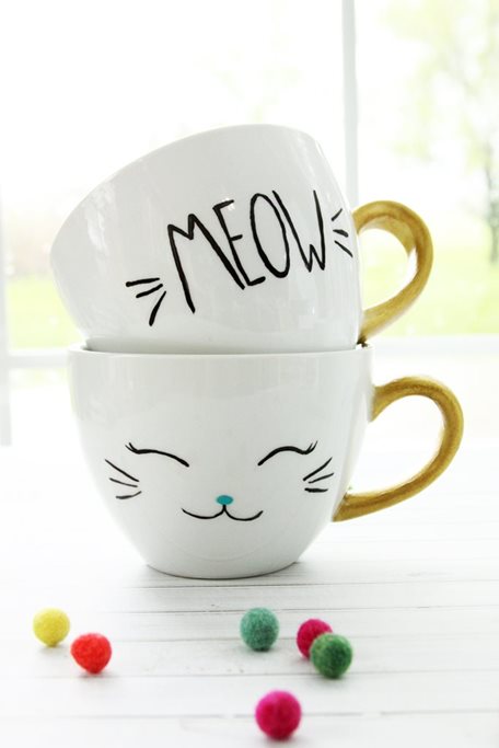 DIY-Painted-Cat-Mugs.jpg
